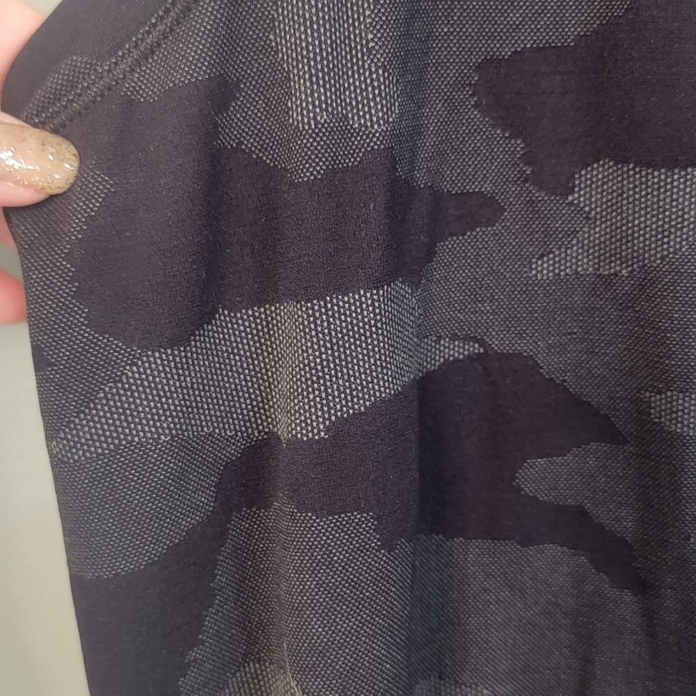 Athleta Racerback Camo Activewear Workout Womens Tank Size Medium‎ - Picture 4 of 6